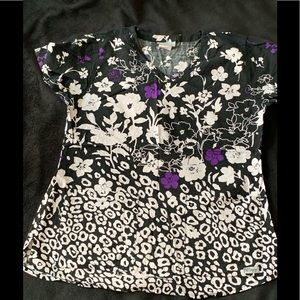 Grey’s Anatomy Floral print V-neck scrub top